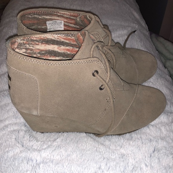 Toms suede booties - Picture 1 of 2